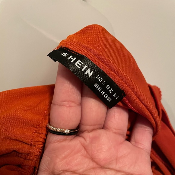 Off shoulder twist front cut out crop top - Picture 3 of 3